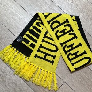 Universal Studios Wizarding World Harry Potter Hufflepuff Reversible Scarf